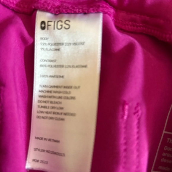 Raspberry Sorbet Figs Full Scrub Set - Catarina Top (S) & HW Kade Pants (M/R) - Picture 3 of 3